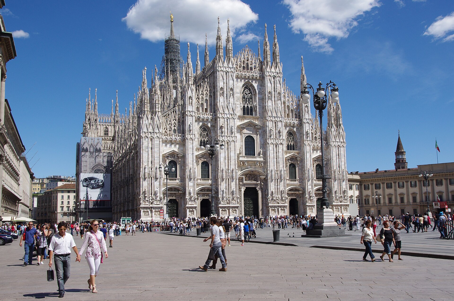 Milanos katedral Duomo di Milano med sin vita marmorfasad