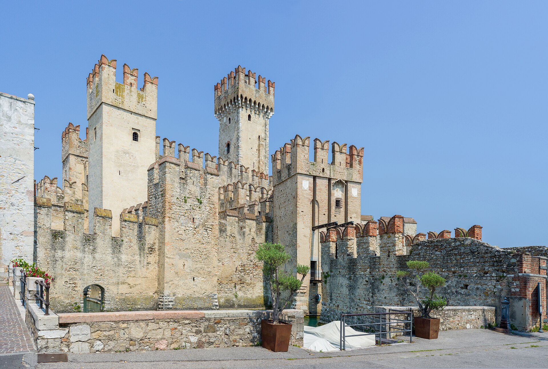 Borgen Castello Scaligero i Sirmione vid Gardasjön