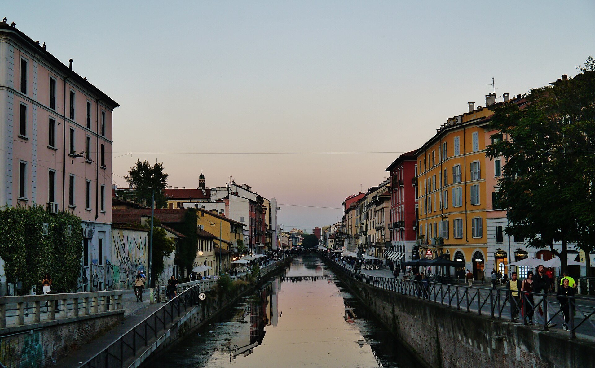 Naviglio Grande i Milano i kvällsljus