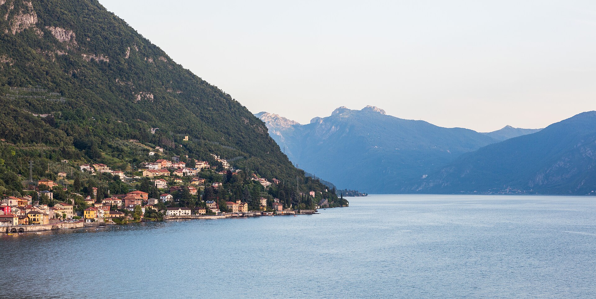 Byn Varenna vid Comosjön
